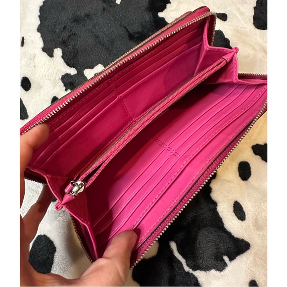 Coach Women’s Elegant Pink Quilted Leather Wallet * FLAWS! - Picture 3 of 8